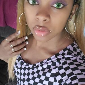 Meet your Posher, Denise